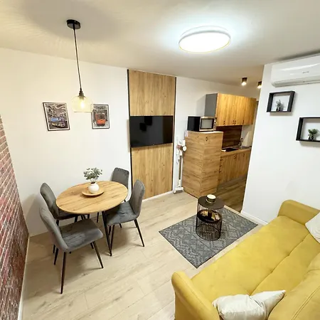 Four Seasons Apartmán *