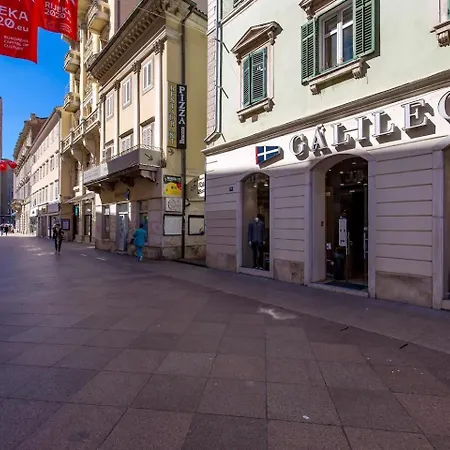 Four Seasons Apartmán *