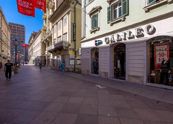 Four Seasons Lägenhet *